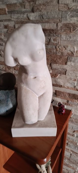 2 Decorative Items