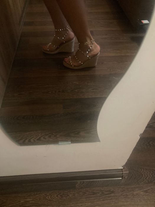 Sandałki koturna ćwieki Steve Madden