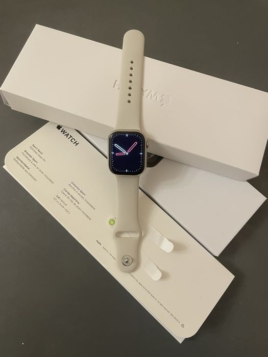 Продам Смарт-годинник Apple Watch Series 10 GPS + Cellular 42mm Rose Gold Alu. Case w. Light Blush Sport Band - S/M (MWX93)