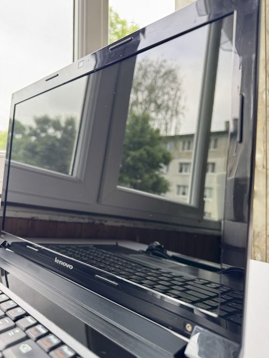 Lenovo V560 15.6" i3-310M 2/4 / 2GB ОЗУ /500GB HDD