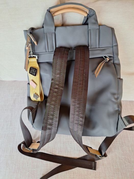 Mochila cinza azulado