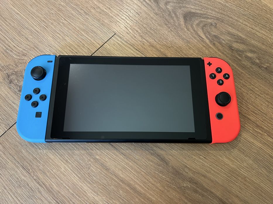 Nintendo Switch, remote and 3 games