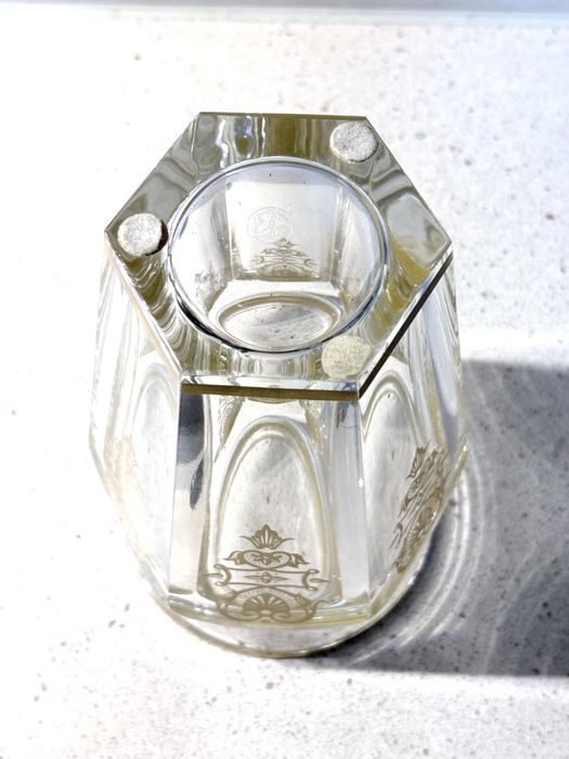 Magnífica Harcourt Empire jarra em Cristal Baccarat gravada e dourada