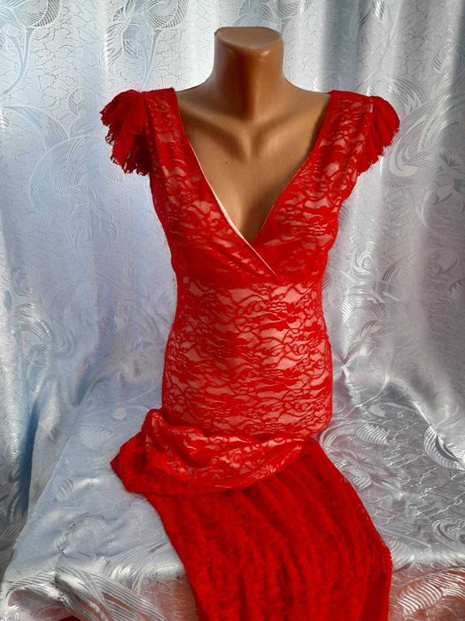 Плаття червоного кольору