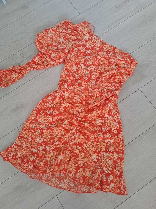 Pomarańczowa sukienka na jedno ramię | Kwiaty | Marszczenia | Boho mini