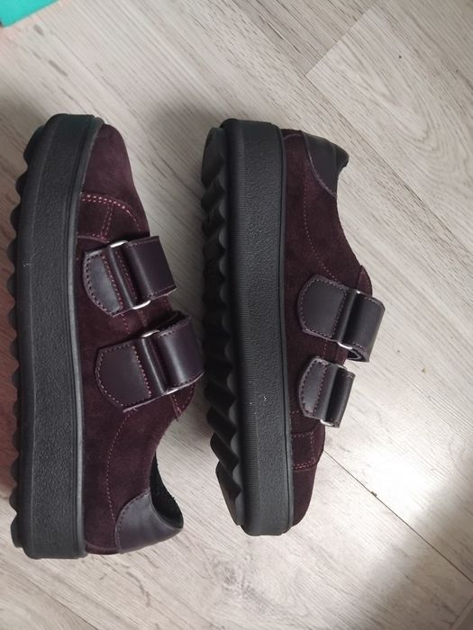 Продам взуття шкіра
