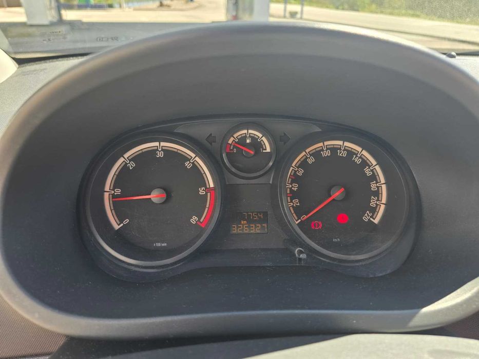 Opel Corsa 1.3 CDTI – 5 portas – 2013 – Revisão completa feita agora