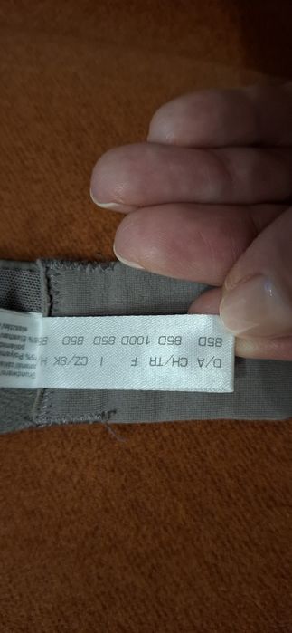 Biustonosz beżowy 85 D