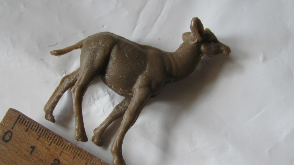 Косуля  игрушка пластиковая