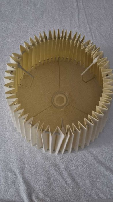 Abajures branco, verde e bege