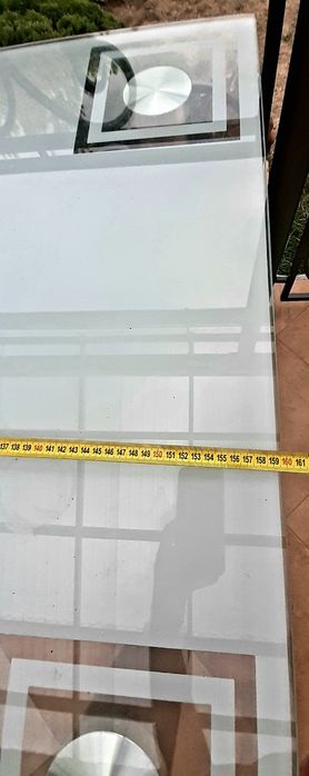 Скляний кухонний стіл