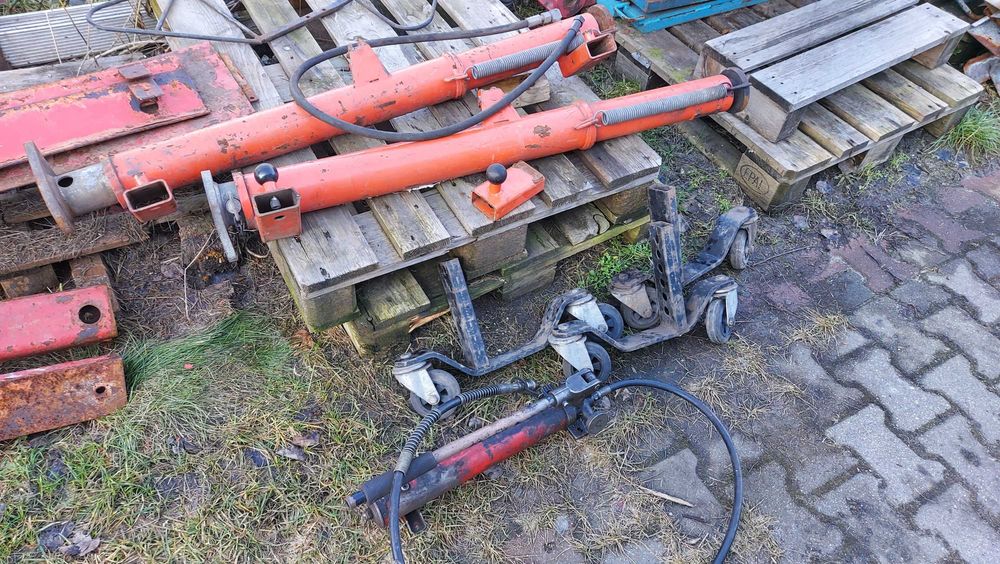 Siłowniki hydrauliczne do demontażu zapieczonych kół ciężarowych GRAMML