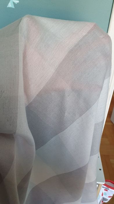 Chusta szal pastelowa krata biel szary wiskoza duza