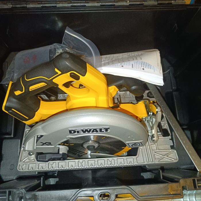 DeWalt pilarka tarczowa 18v Aku pod prowadnicę NOWA + walizka Makpac DCS752NT t-stak