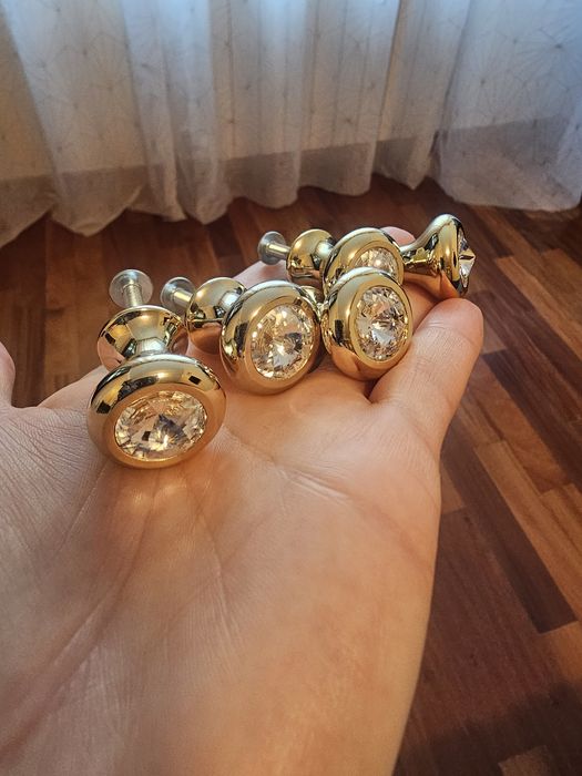 10 puxadores de móveis. Novos. Nunca foi usados. Cada um 3 euros.