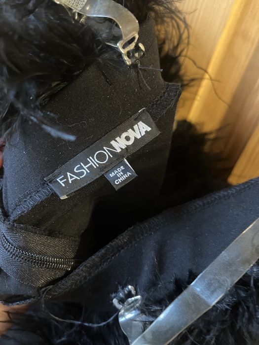 Czarna sukienka wieczorowa