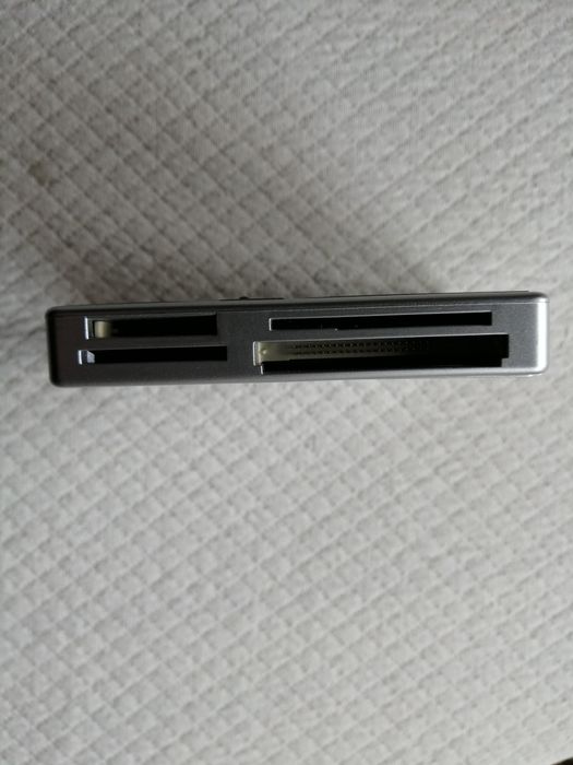 Leitor com ligação USB para vários cartões427553508976896001