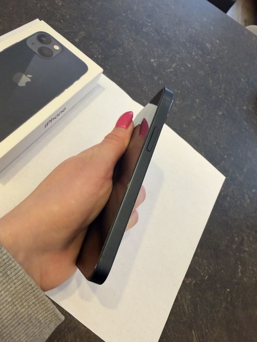 Sprzedam iphone 13 mini w bardzo dobrym stanie!