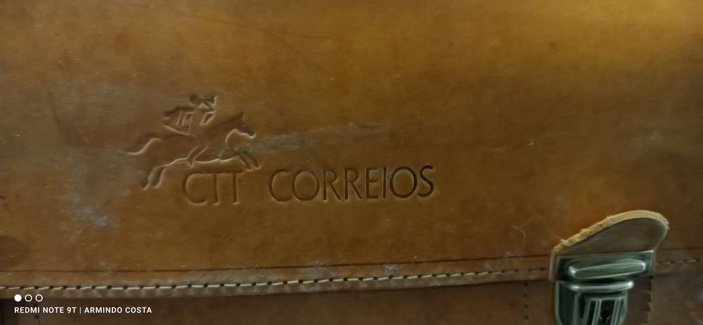Mala em couro dos Correios de Portugal