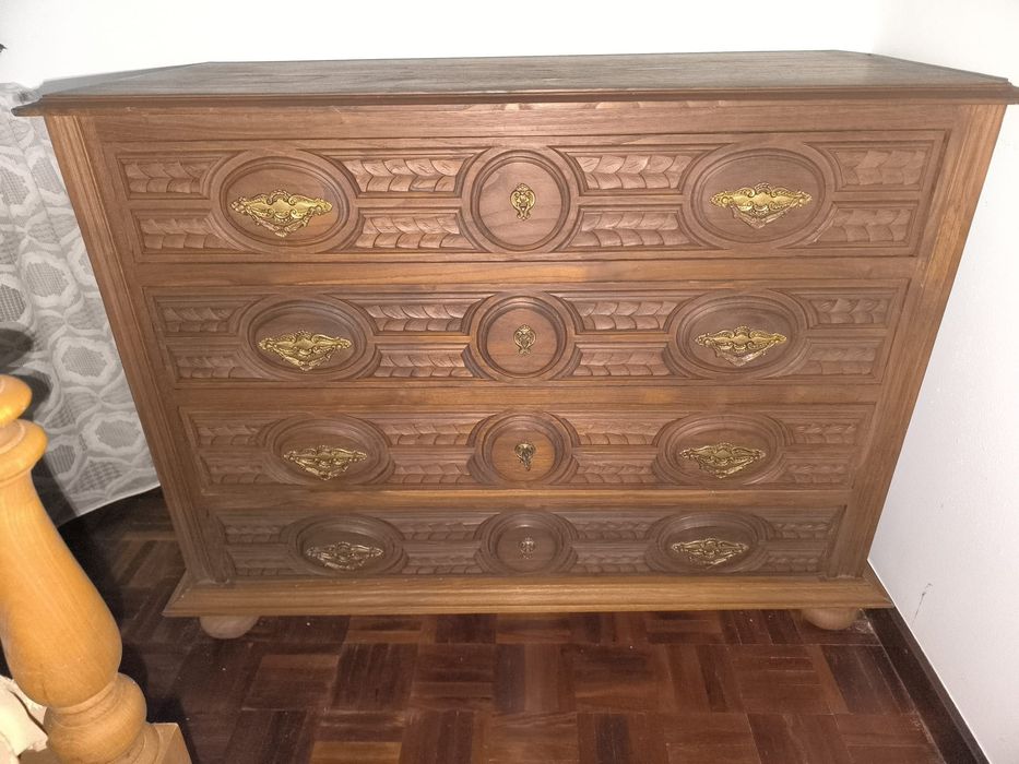 Quarto completo em nogueira maciça estilo clássico/vintage