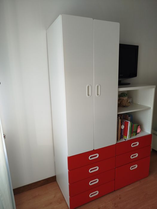 Mobília de quarto  completo cama/secretária/roupeiro e móvel arrumação