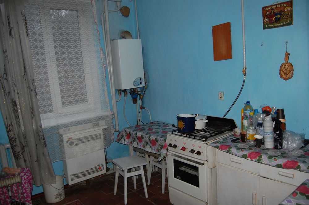 Продам 1/2 будинку та 5сот.земельна ділянка .