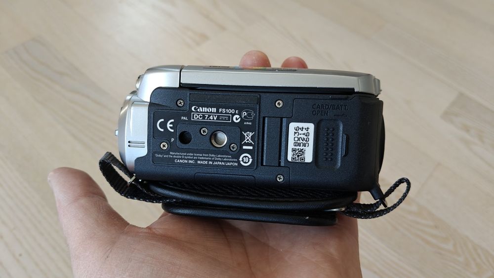 Відео камера canon fs100e
