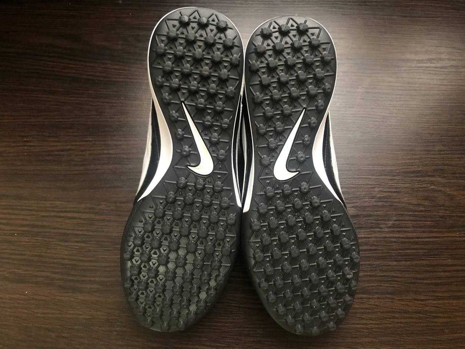 Футбольні кросівки Найк