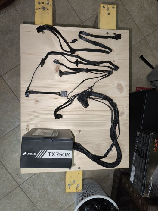 Fonte de alimentação Corsair TX 750 M