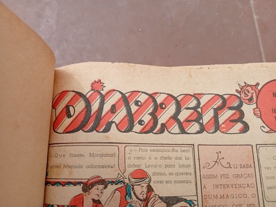 Revista Diabrete - Volume Encadernado (Nº 471 ao 574) - Anos 40
( Erro de enca