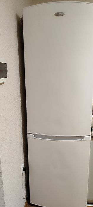 Холодильник Whirlpool