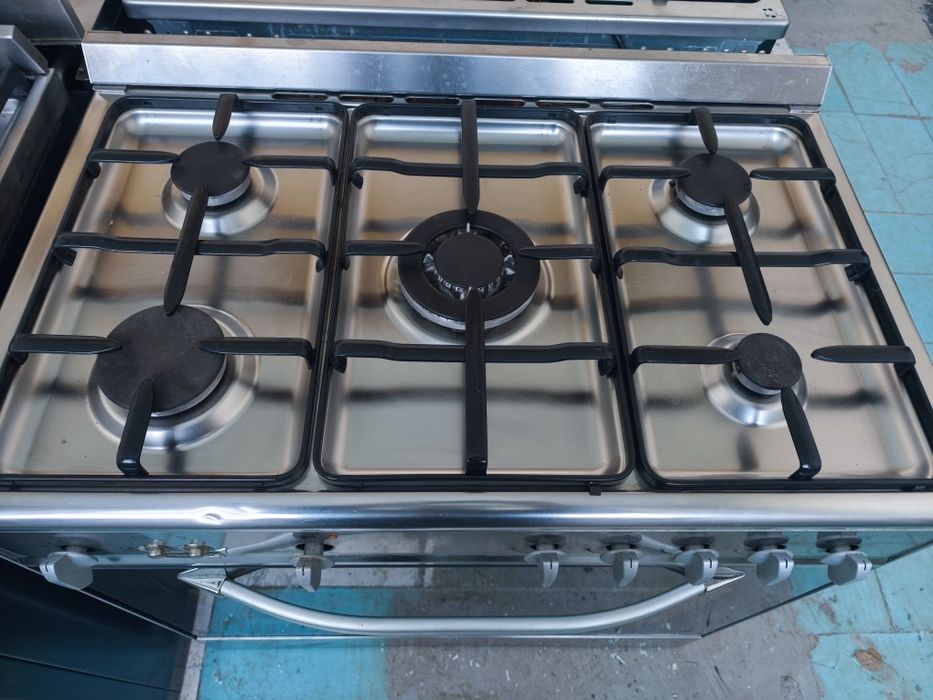 Професійна газова плита на 5 камфорок