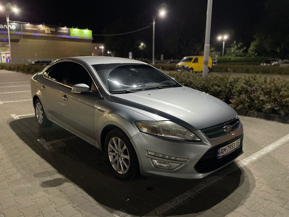 Автомобіль Ford Mondeo