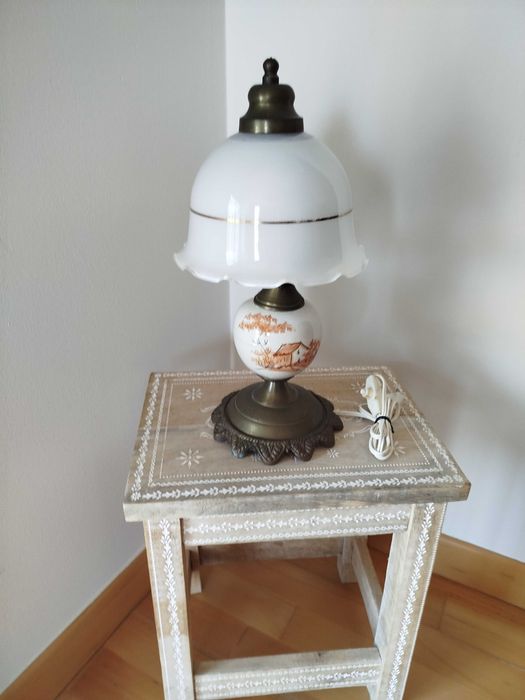 Antigo Candeeiro de Mesa, muito elegante e em óptimo estado