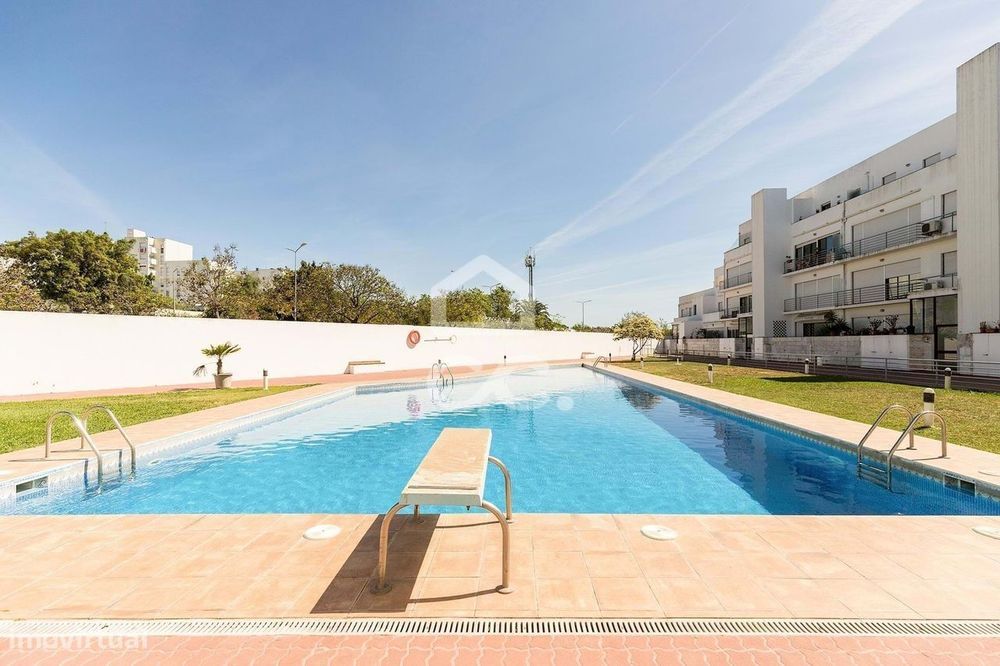Duplex Exclusivo T5+1 com 2 Garagens | Condomínio de Luxo com Piscina