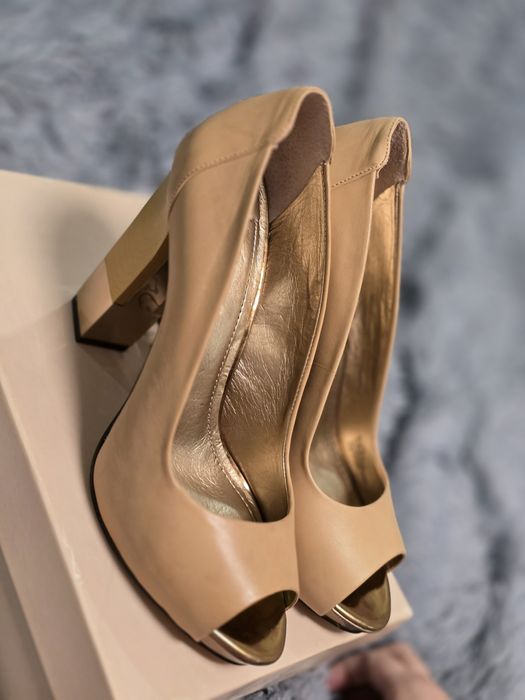 Туфлі базові шкіряні  брендові Португальського бренду доповнять образ