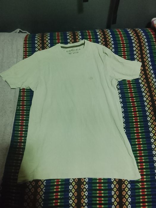 Roupa camisolas e casacos