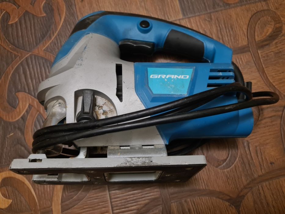 Электролобзик с лазерной линейкой и регулировкой оборотов 1050Ват.