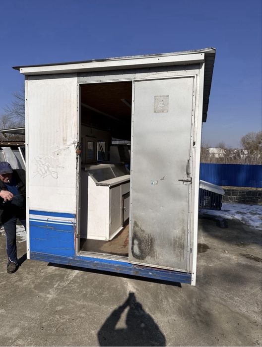 Продам торговий кіоск  з холодильними вітринами та