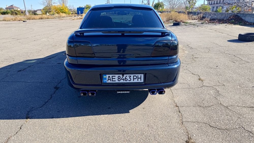 Опель Омега 2000г.