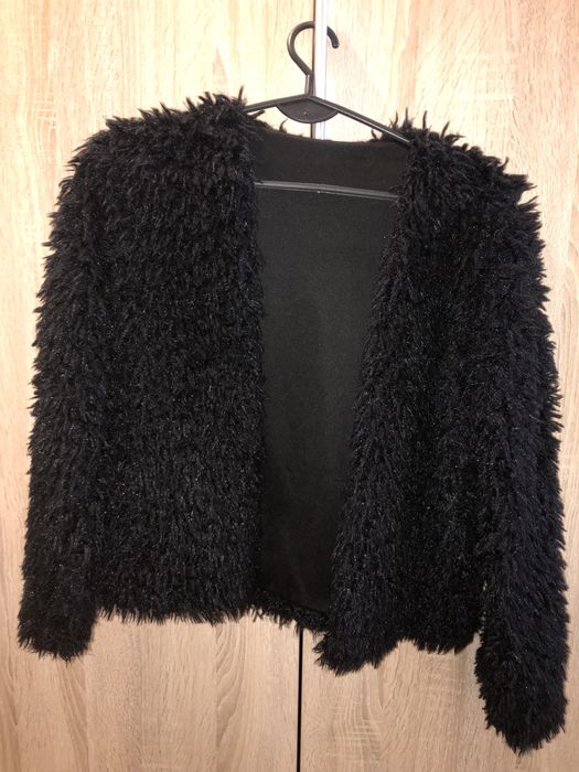 Czarne sztuczne futerko narzutka futro xs