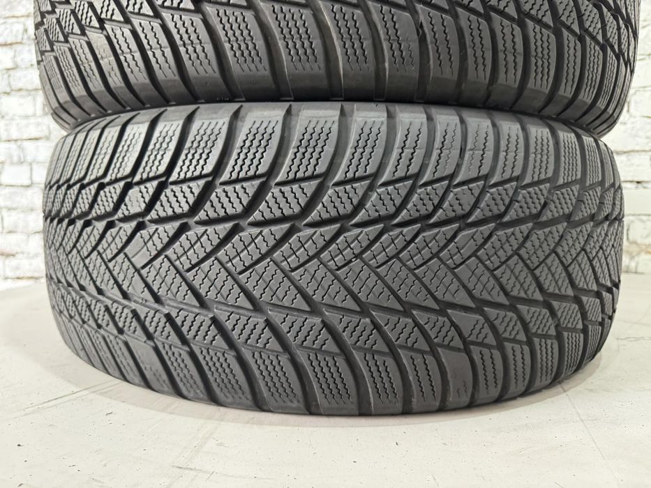 Зимові шини Bridgestone 235/55 R18