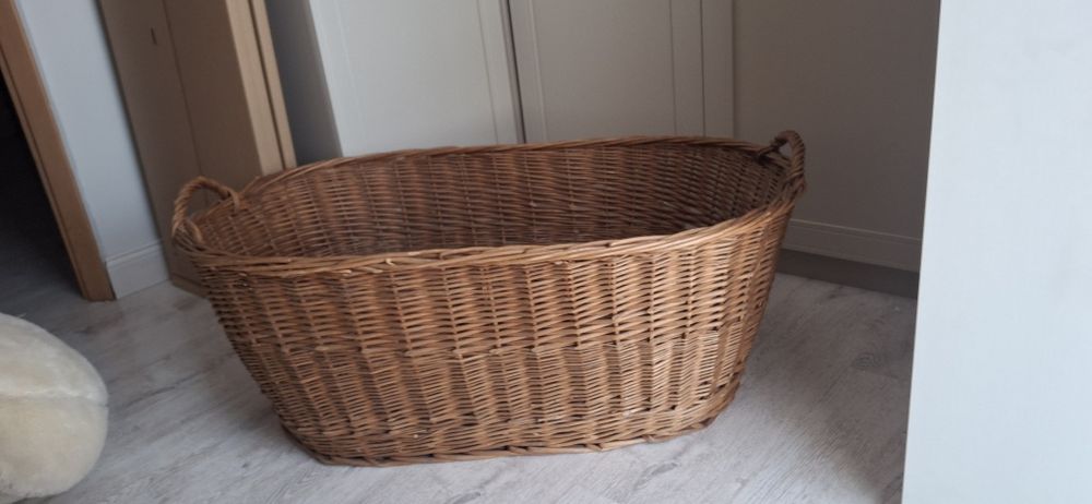 Duży wiklinowy kosz