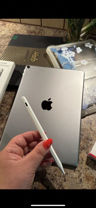 Tablet iPad Apple Retina PRO —128gb — Touch ID - PROCREATE