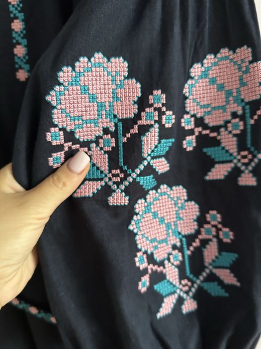 Продам вишиту сукню