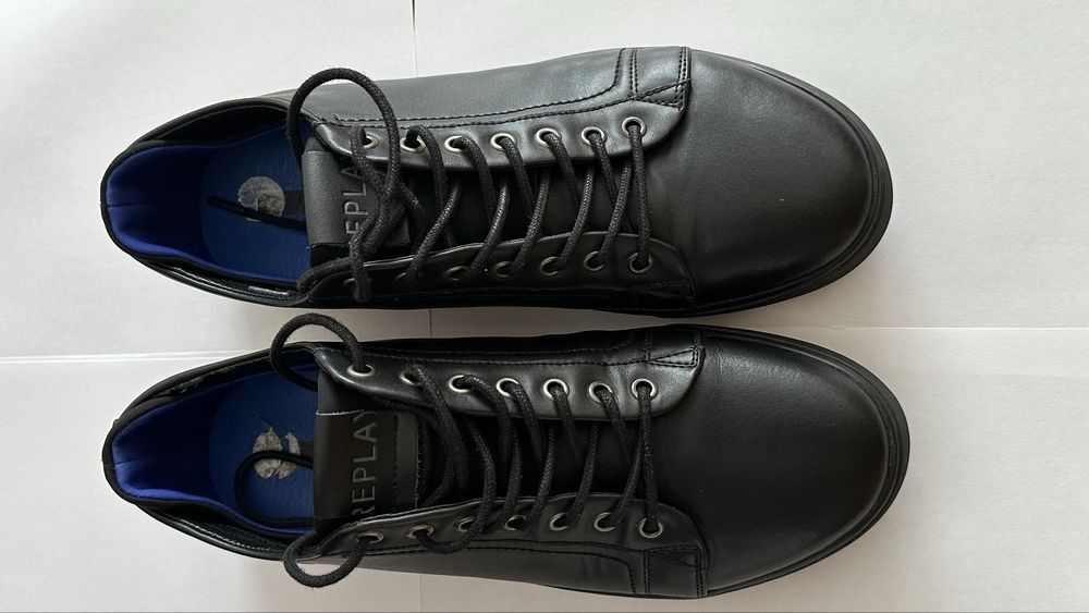 Взуття 43 розмір