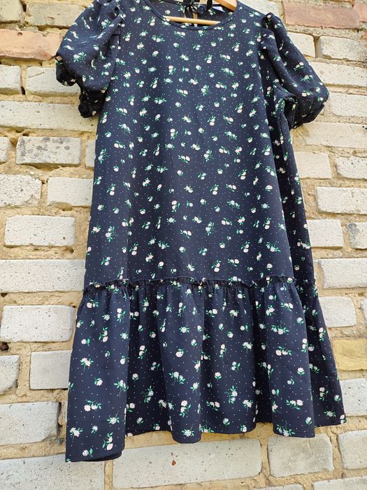 Sukienka w kwiatki H&M