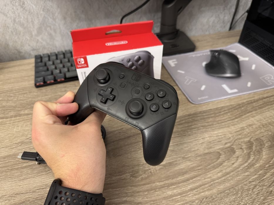 Nintendo Switch Pro Controller (оригінал)