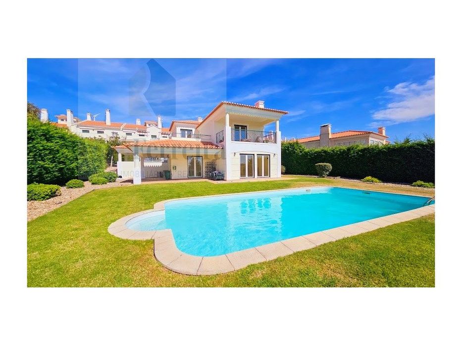 Moradia T4, com piscina e jardim privado, no Condomínio Campo Real!!