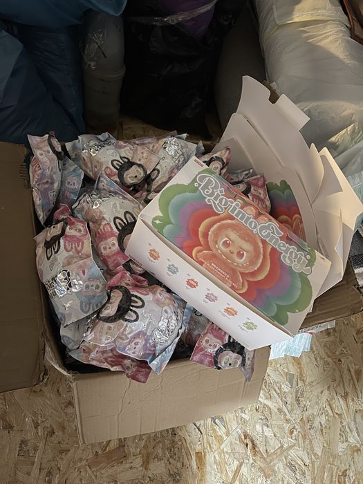 Labubu figurki całe pudło